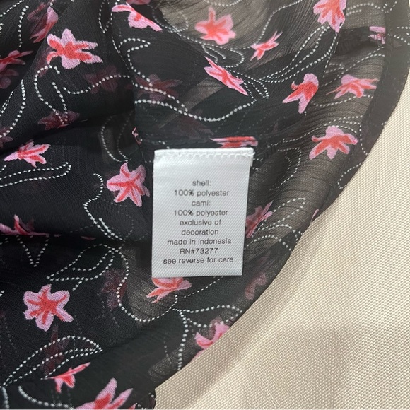 Elizabeth and James Blouse Sz M Woman’s High Neck Black Pink Floral Ribbed Sheer - Picture 11 of 16